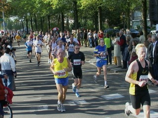 Marathon2003_00031.jpg (41601 bytes)